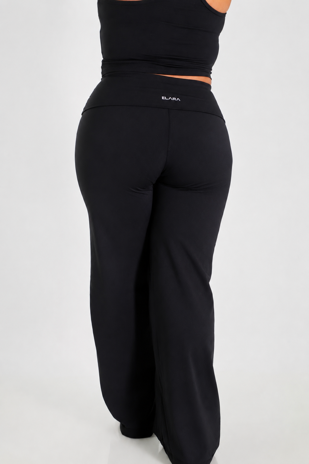 Essential Flare Legging