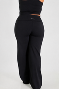 Essential Flare Legging