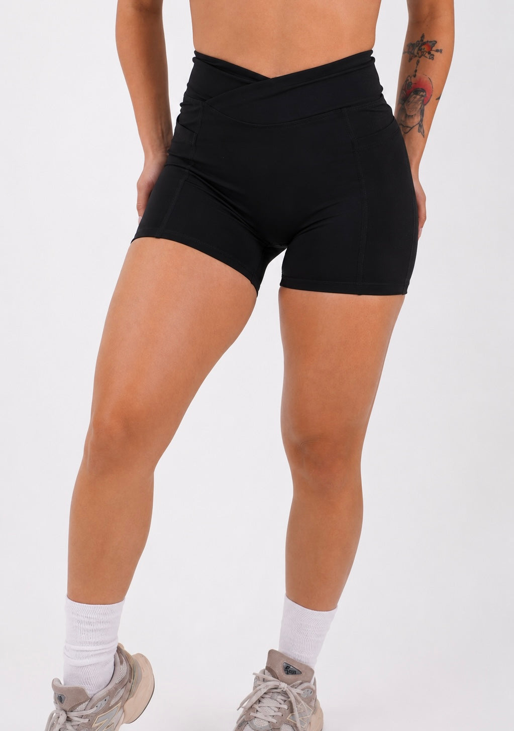 Essence Silhouette Short Black