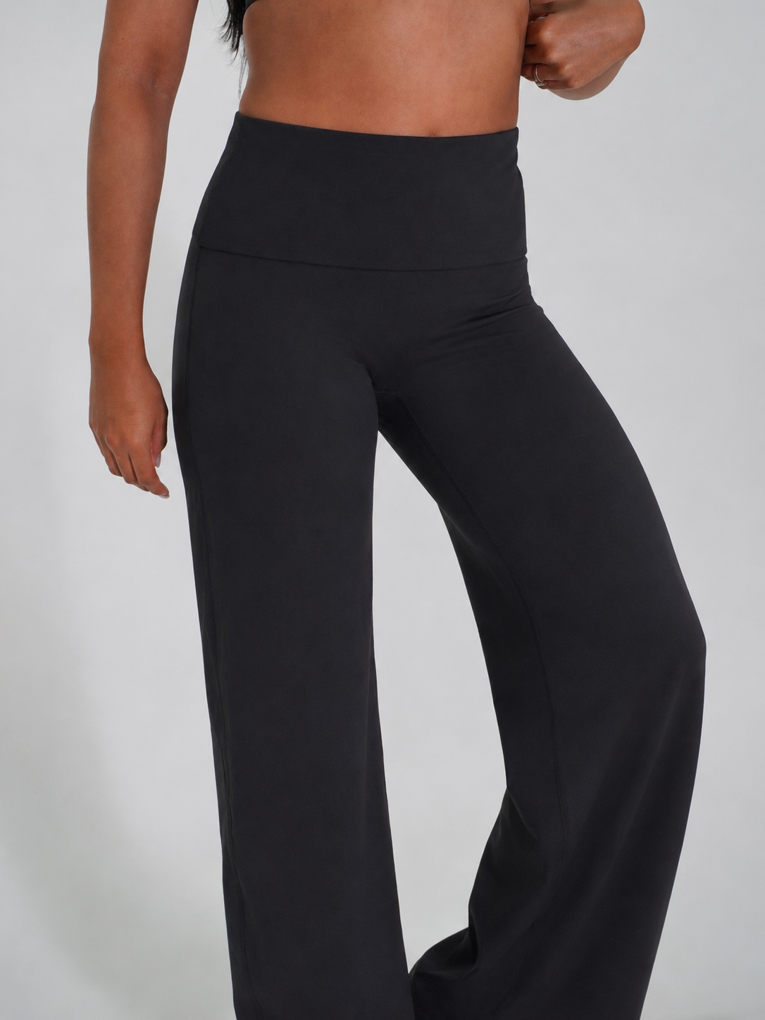 Essential Flare Legging