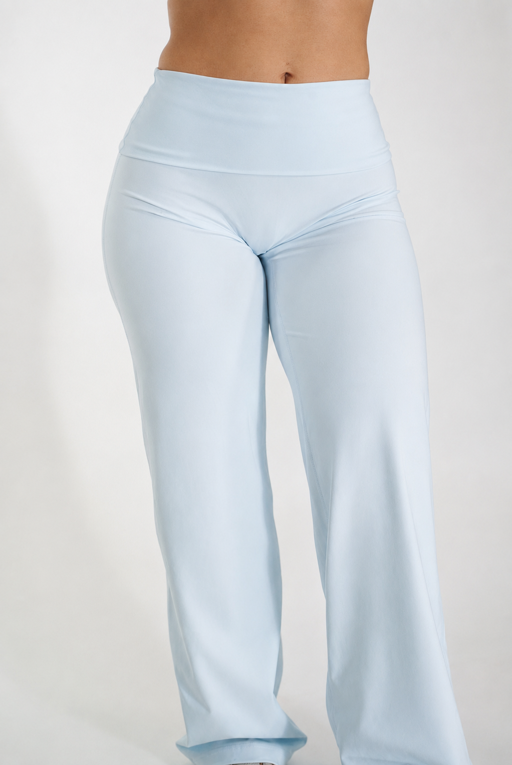 Essential Flare Legging